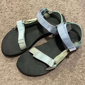 Cool tone Tevas
